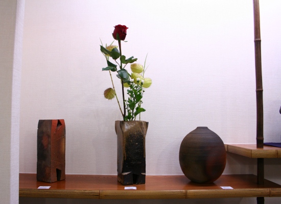 人間国宝の花器も常時展示しています
