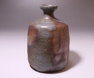 金重 愫 作 「備前徳利」