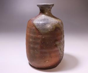 金重道明 作 「備前徳利」