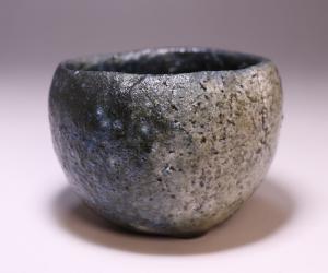 伊勢崎晃一朗 作 「引出黒酒呑」