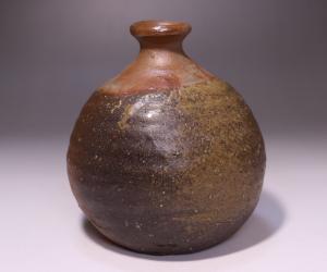 金重 愫 作 「備前徳利」
