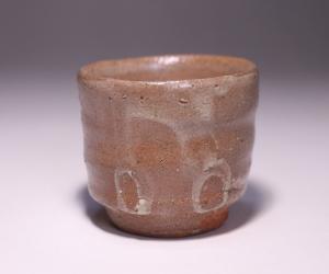 金重有邦 作 「唐津土灰釉ぐい呑」