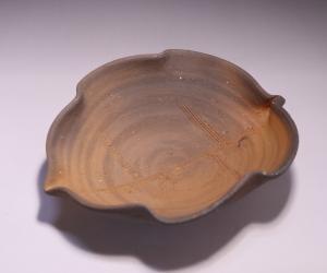 屋代剛右 作 「伊部木の葉皿」
