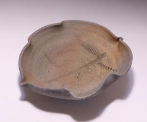 屋代剛右 作 「伊部木の葉皿」