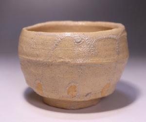 金重有邦 作 「唐津土灰釉茶碗」