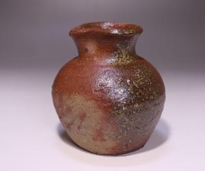 相賀真志郎 作 「備前雀口小壺」