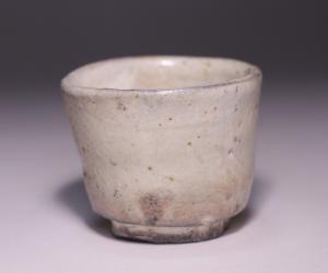 陶工房 斿 (金重 周作) 作 「粉引酒呑」