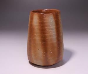 金重 愫 作 「緋襷麦酒呑」