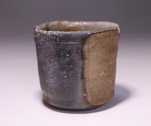 金重 愫 作 「備前酒呑」