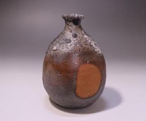 金重 愫 作 「備前徳利」