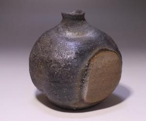 金重 愫 作 「備前扁壺徳利」