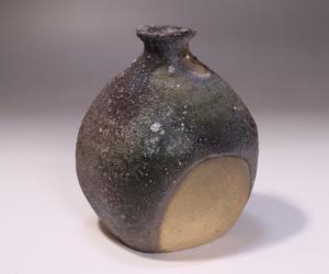 金重 愫 作 「備前扁壺徳利」