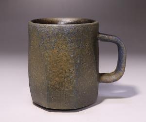 秋谷昌央 作 「黒マグカップ」