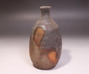 金重 愫 作 「備前徳利」