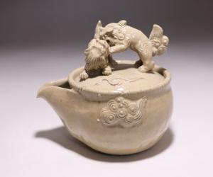 中原幸治 作 「白備前絡み獅子宝瓶」