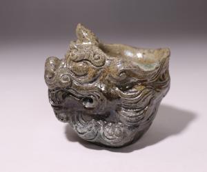 中原幸治 作 「備前金彩獅子酒呑」