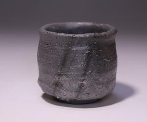 高力芳照 作 「備前引出玄襷酒呑」