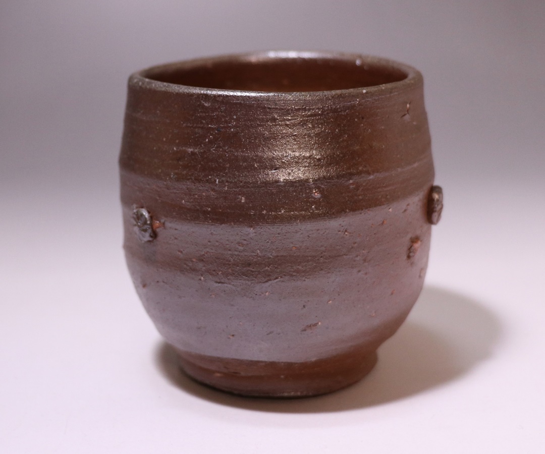金重 巖作 「伊部ビール呑」