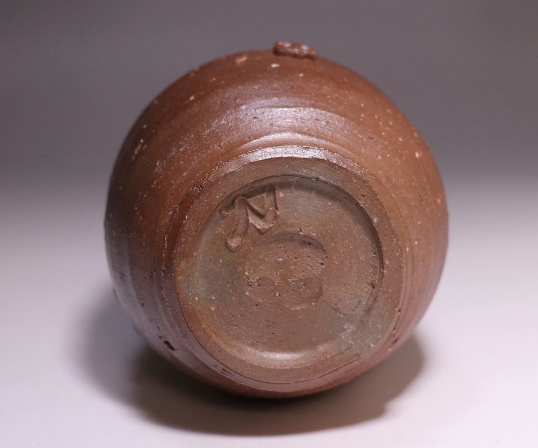 金重 巖作 「伊部ビール呑」