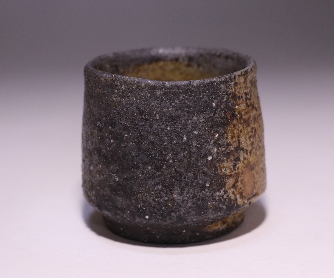 高力芳照作 「備前窯変酒呑」