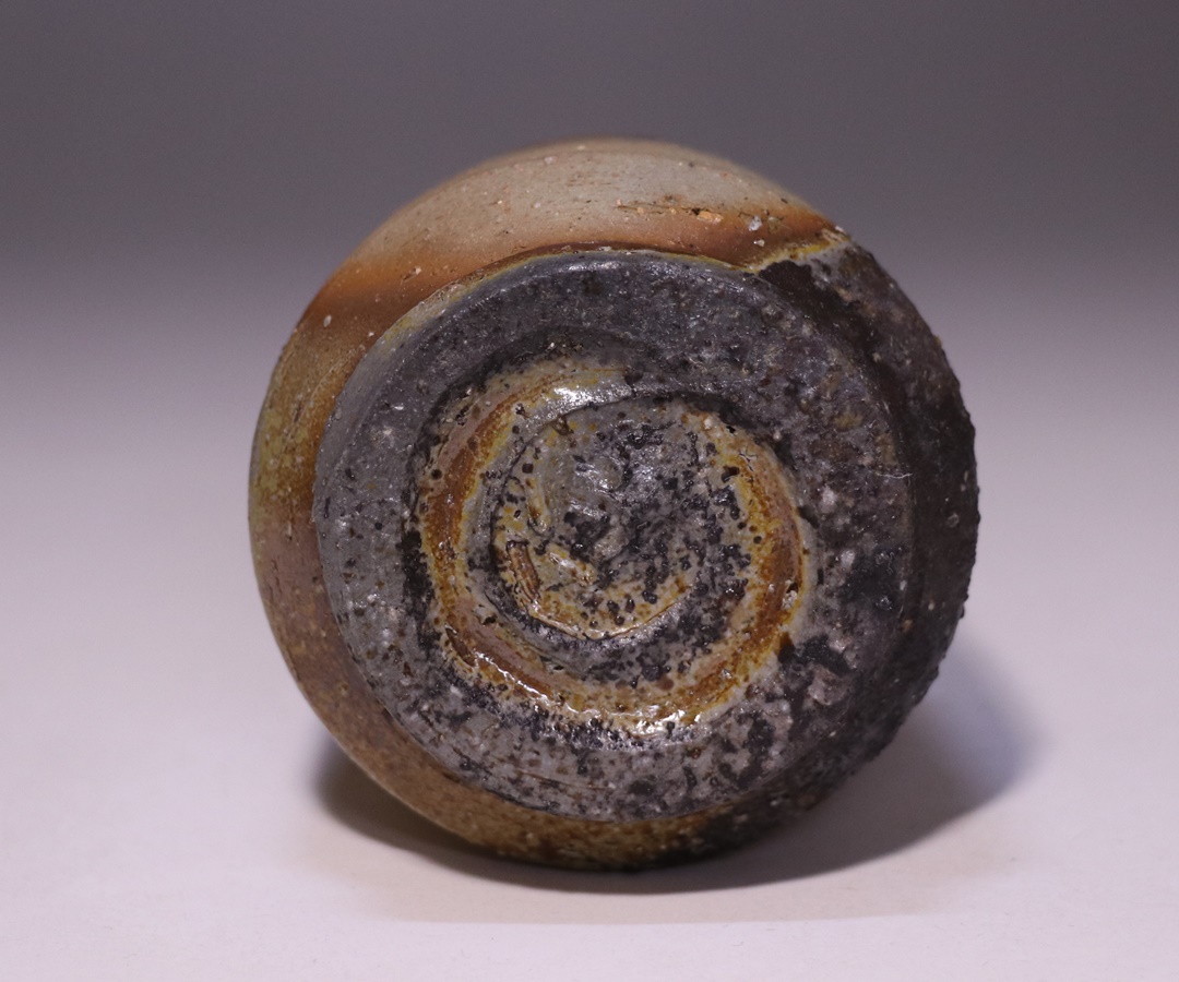 高力芳照作 「備前窯変酒呑」