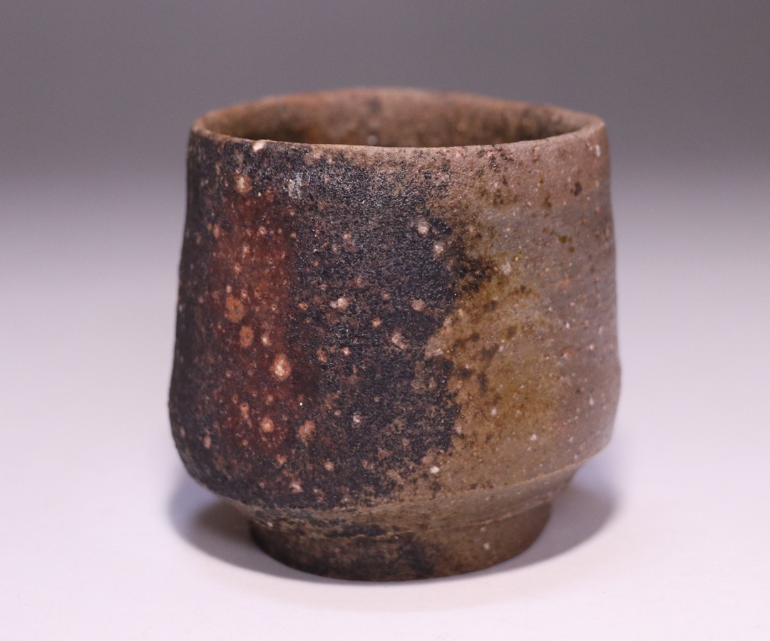 高力芳照作 「備前窯変酒呑」