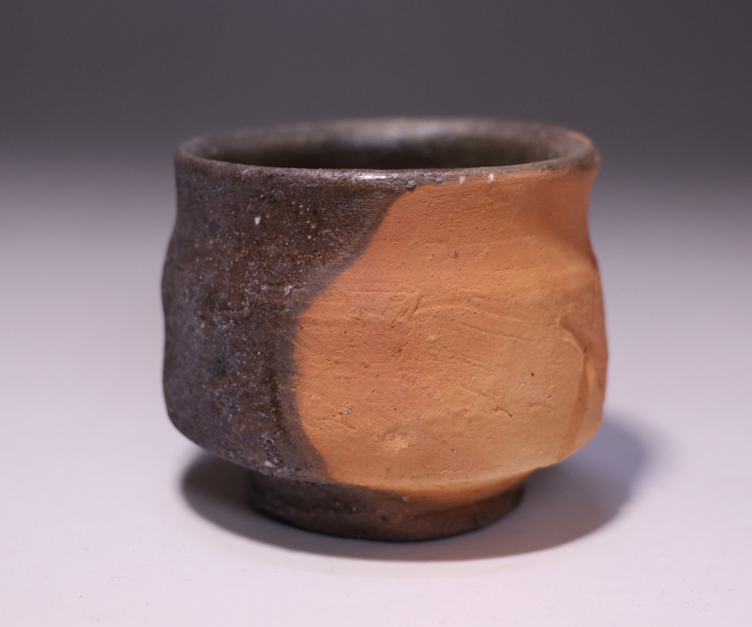 高力芳照作 「備前窯変酒呑」