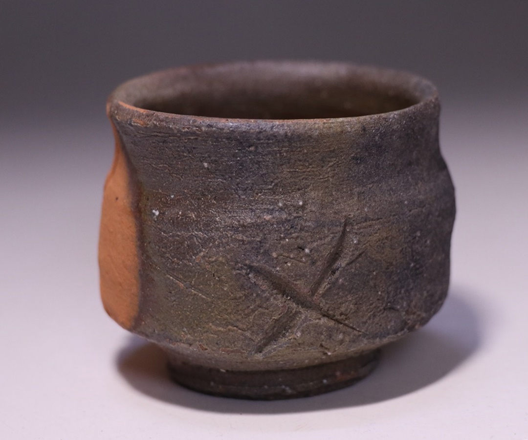 高力芳照作 「備前窯変酒呑」